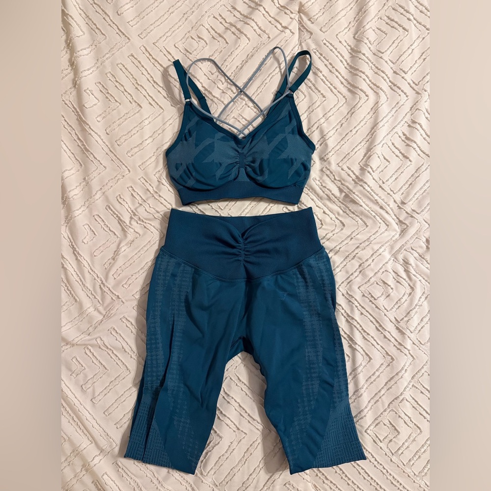 GYMSHARK Teal Sports Bra and Scrunch Bum Leggings Set